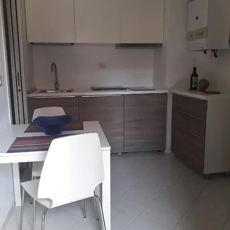 Monolocale Moderno. Recentemente Ristrutturato Διαμέρισμα